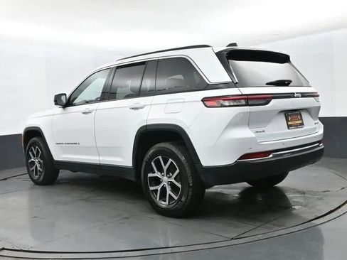 Used 2024 Jeep Grand Cherokee Limited image 9
