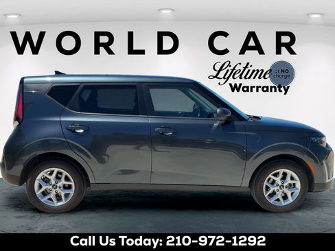 Used 2025 Kia Soul LX w/ LX Technology Package FWD image 8