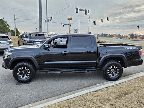 Used 2022 Toyota Tacoma TRD Off-Road w/ Technology Package image 4