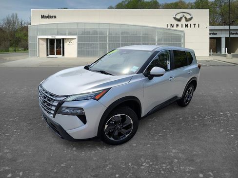 Used 2024 Nissan Rogue SV image 1