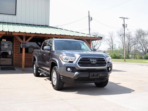 Used 2018 Toyota Tacoma SR5 image 4