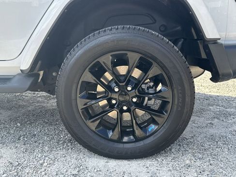 Used 2022 Jeep Wrangler Unlimited Sahara w/ Cold Weather Group image 20