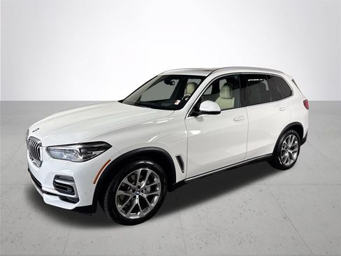 Used 2022 BMW X5 xDrive40i w/ Premium Package AWD/4WD image 2