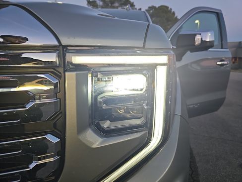 Used 2025 GMC Sierra 1500 Denali image 32
