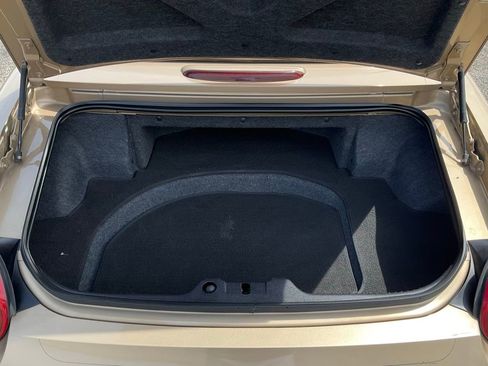 Used 2005 Ford Thunderbird image 14