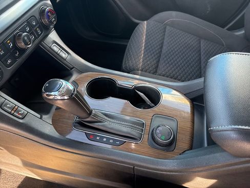 Used 2019 GMC Acadia SLE image 30