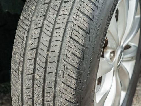 Used 2019 Chrysler Pacifica Touring-L image 16