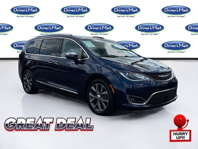 Used 2017 Chrysler Pacifica Limited w/ UConnect Theater Package