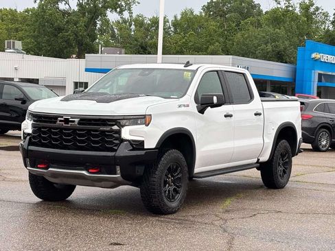 Used 2025 Chevrolet Silverado 1500 ZR2 w/ Technology Package AWD/4WD image 34