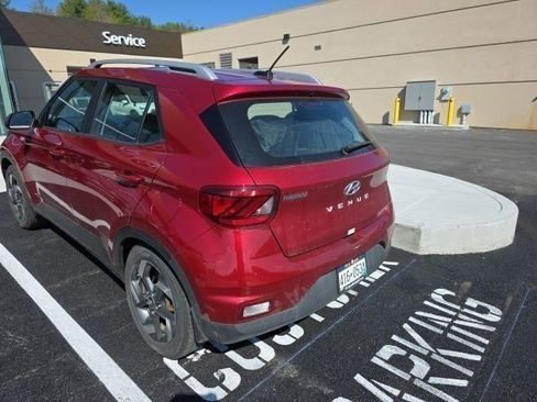 Used 2024 Hyundai Venue SEL image 6