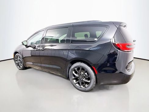 New 2026 Chrysler Pacifica Select w/ S Appearance Package image 5