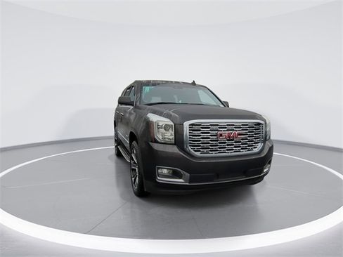 Used 2018 GMC Yukon Denali image 2