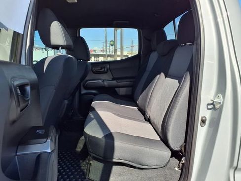Used 2021 Toyota Tacoma TRD Off-Road image 12