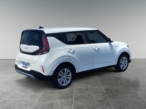 Used 2023 Kia Soul LX FWD image 5