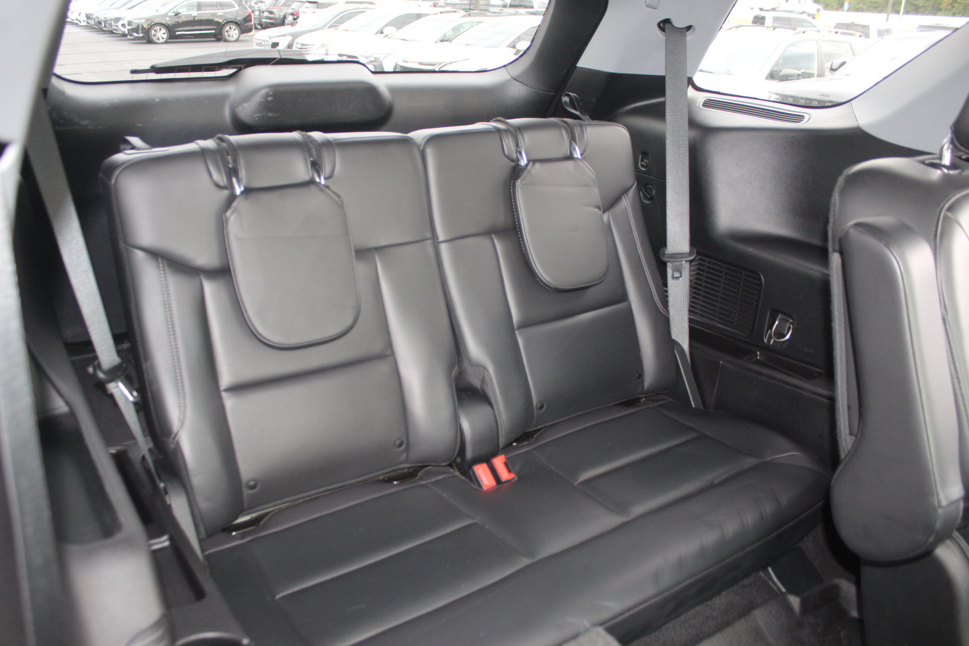 Used 2021 Ford Explorer XLT w/ Equipment Group 202A AWD/4WD image 34