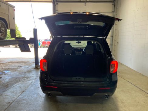 Used 2022 Ford Explorer XLT w/ Equipment Group 202A image 16