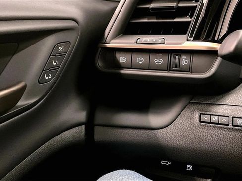 Used 2025 Toyota Crown Signia XLE image 32