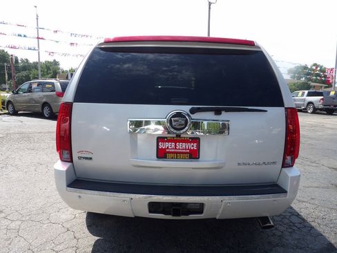 Used 2012 Cadillac Escalade Luxury AWD/4WD image 5