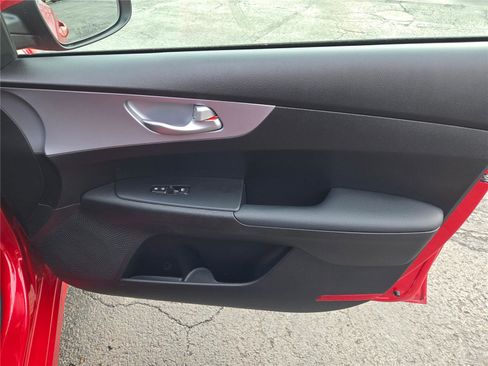 Used 2024 Kia Forte LXS image 6