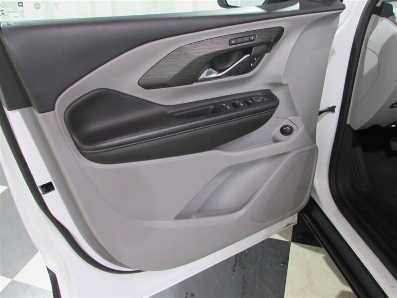 Used 2023 GMC Terrain SLT AWD/4WD image 12