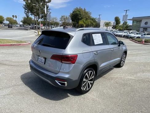 Certified 2022 Volkswagen Taos SE FWD image 4