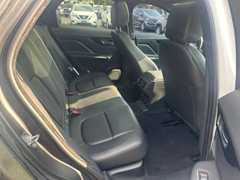 Used 2019 Jaguar F-PACE Premium AWD/4WD image 14