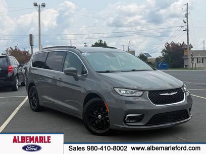 Used 2022 Chrysler Pacifica Touring-L