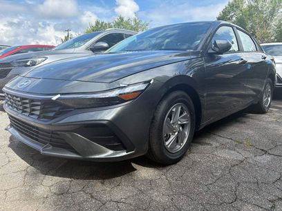 New 2026 Hyundai Elantra SE