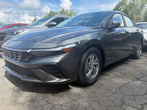 New 2026 Hyundai Elantra SE FWD image 1