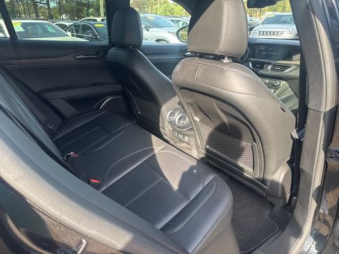 Used 2022 Alfa Romeo Stelvio Ti image 40