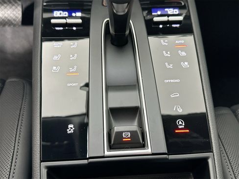 Certified 2025 Porsche Macan image 35