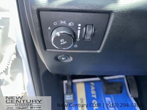 Used 2022 Jeep Grand Cherokee Laredo X image 8