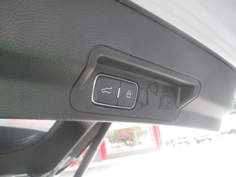 Used 2024 Ford Explorer Limited image 11