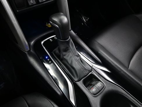 Used 2022 Toyota Corolla Cross XLE image 23