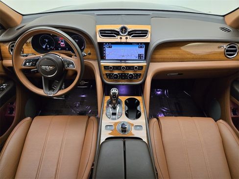 Certified 2022 Bentley Bentayga V8 image 24