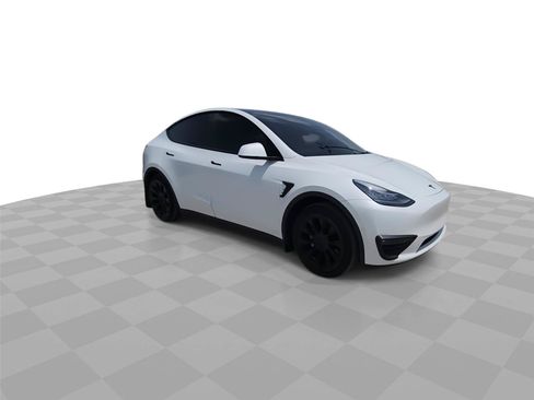 Used 2022 Tesla Model Y Long Range AWD/4WD image 2