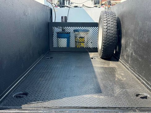 Used 2015 Ford F550 4x4 Regular Cab Super Duty image 3