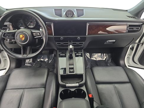 Used 2023 Porsche Macan Turbo image 9