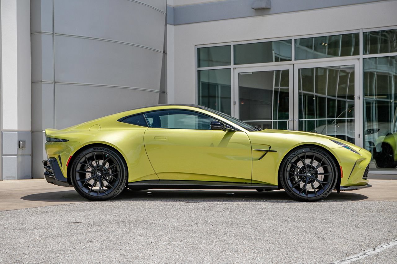 Used 2025 Aston Martin V8 Vantage Coupe RWD image 7