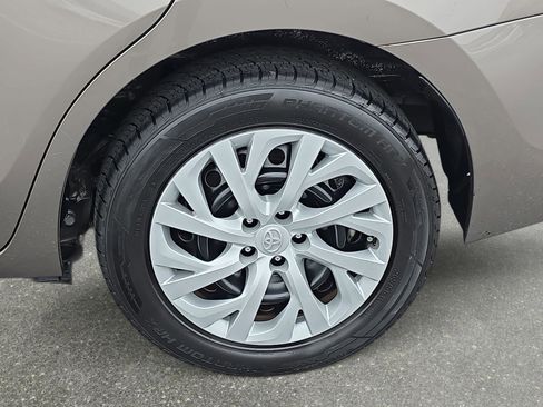 Used 2019 Toyota Corolla LE image 31