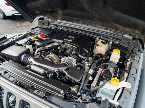 Used 2021 Jeep Gladiator Mojave AWD/4WD image 34