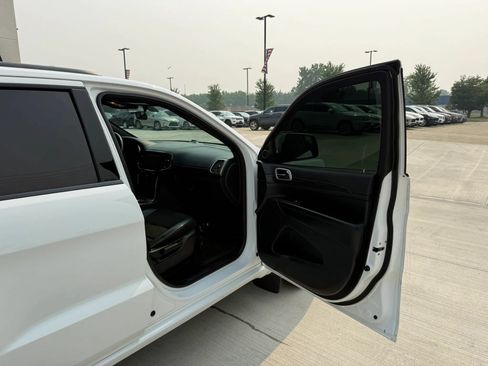 Used 2021 Jeep Grand Cherokee Laredo X AWD/4WD image 26