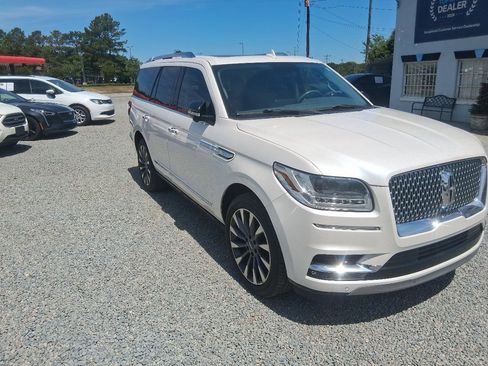 Used 2018 Lincoln Navigator Select RWD image 2
