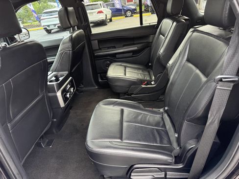 Used 2020 Ford Expedition XLT w/ Black Accent Package AWD/4WD image 12