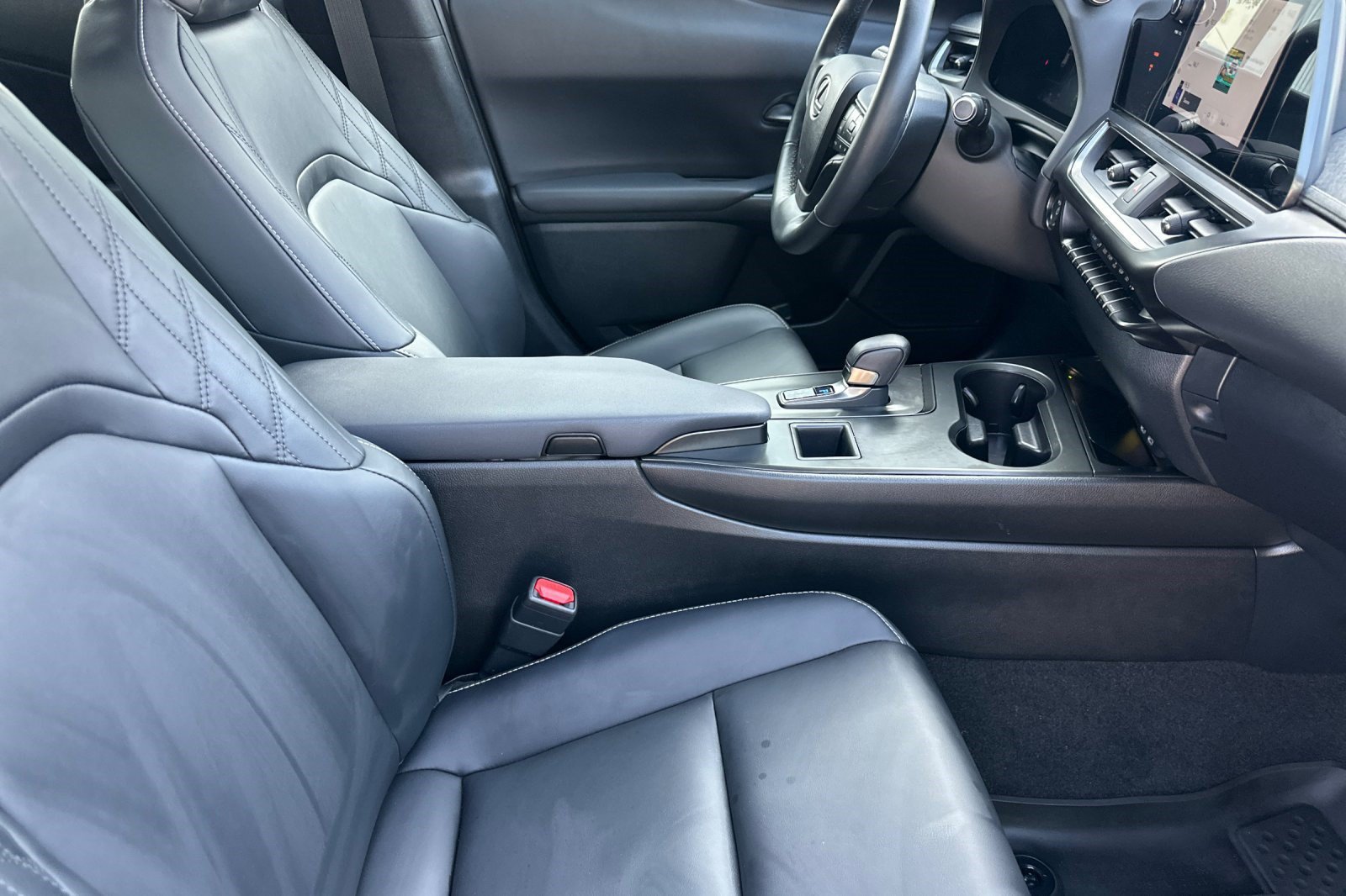 Certified 2025 Lexus UX 300h FWD w/ Accessory Package (Z2) image 26