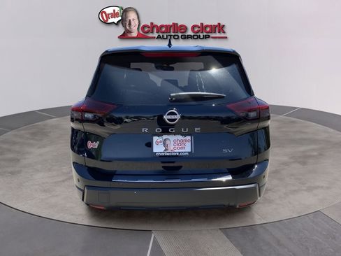 Used 2024 Nissan Rogue SV image 5