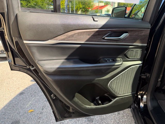 Used 2023 Jeep Grand Cherokee 4WD 4xe w/ Luxury Tech Group II image 14