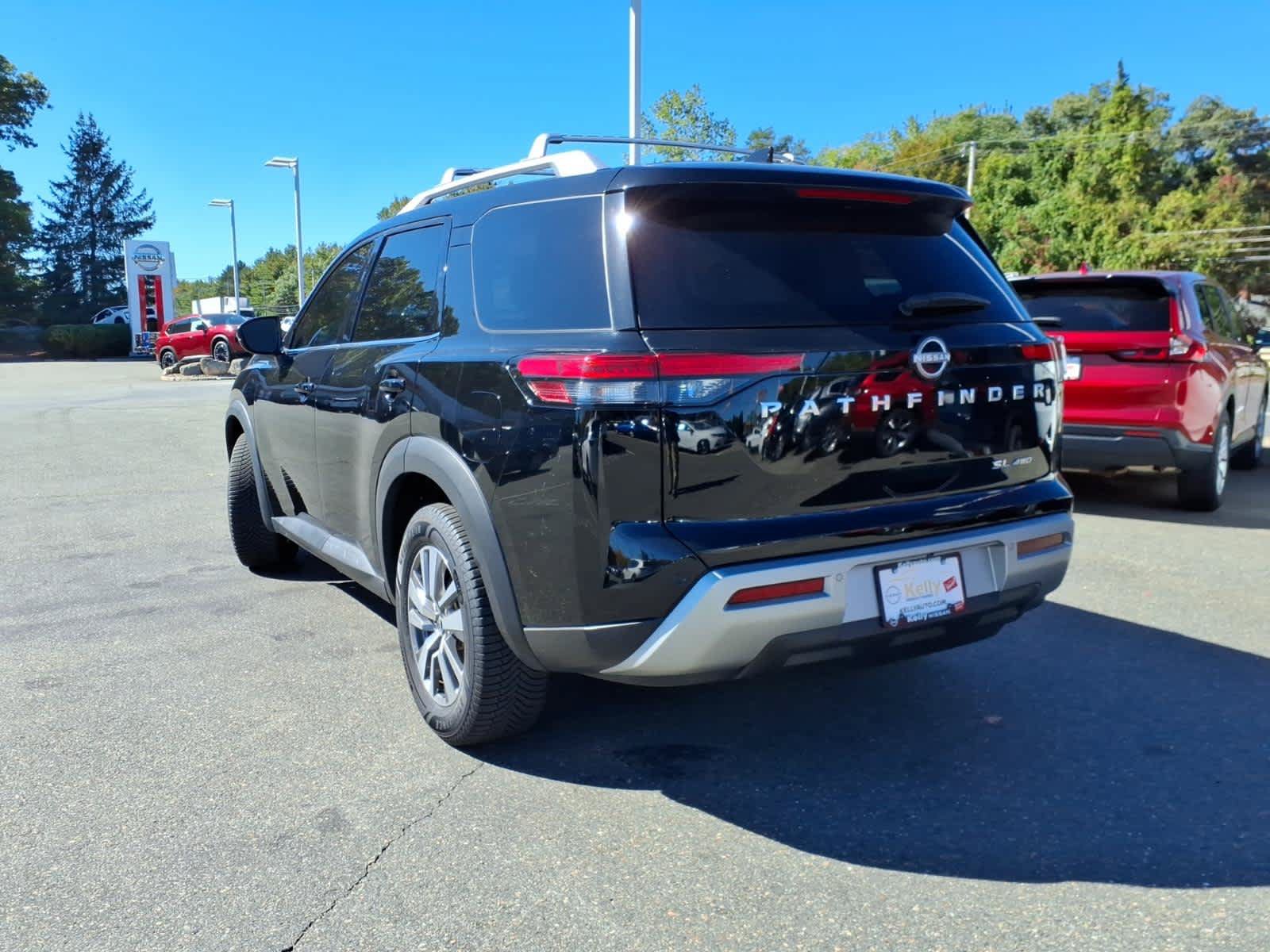 Used 2023 Nissan Pathfinder SL AWD/4WD image 7