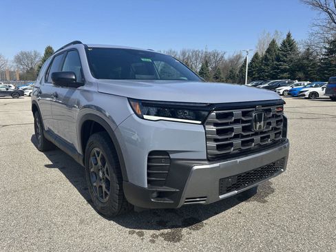New 2026 Honda Pilot TrailSport image 4