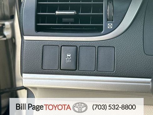 Used 2014 Toyota Camry LE image 18